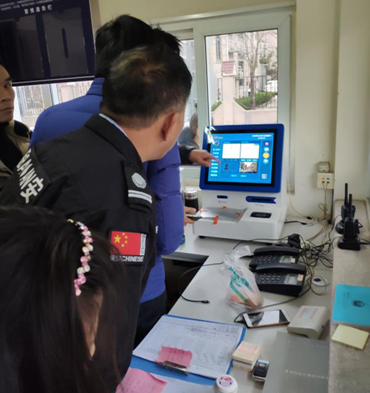 在小區出入時，悅訪客，訪客機登記訪客信息跟手工登記哪個好?